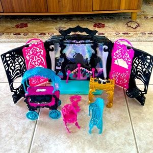 Monster High Scaris City Of Frights… play set